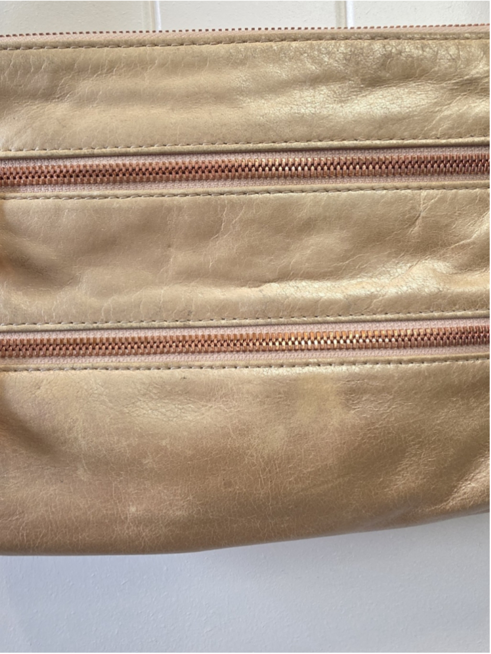 HOBO The Original Metallic Gold Leather Crossbody Bag Rose Gold Hardware Travel - Picture 7 of 16